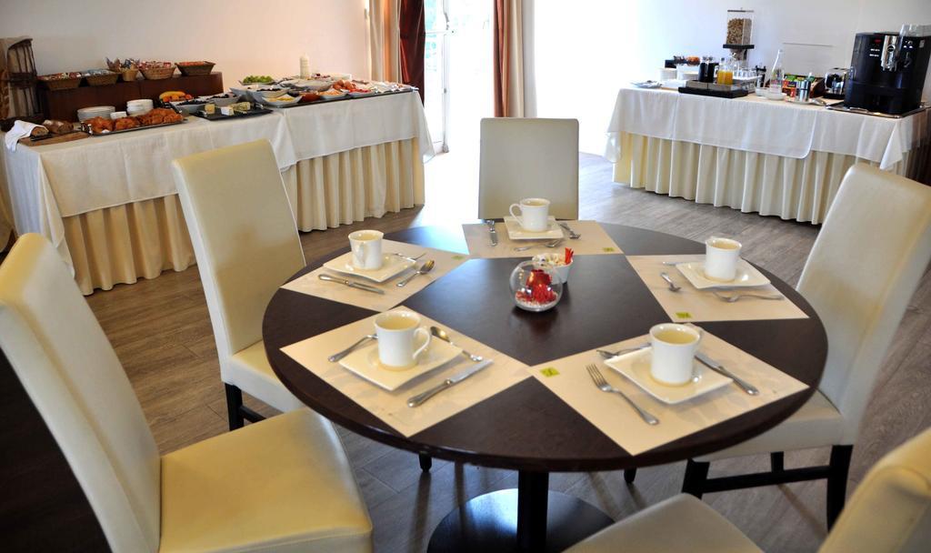 מלון Charlieu Relais De L'Abbaye מראה חיצוני תמונה