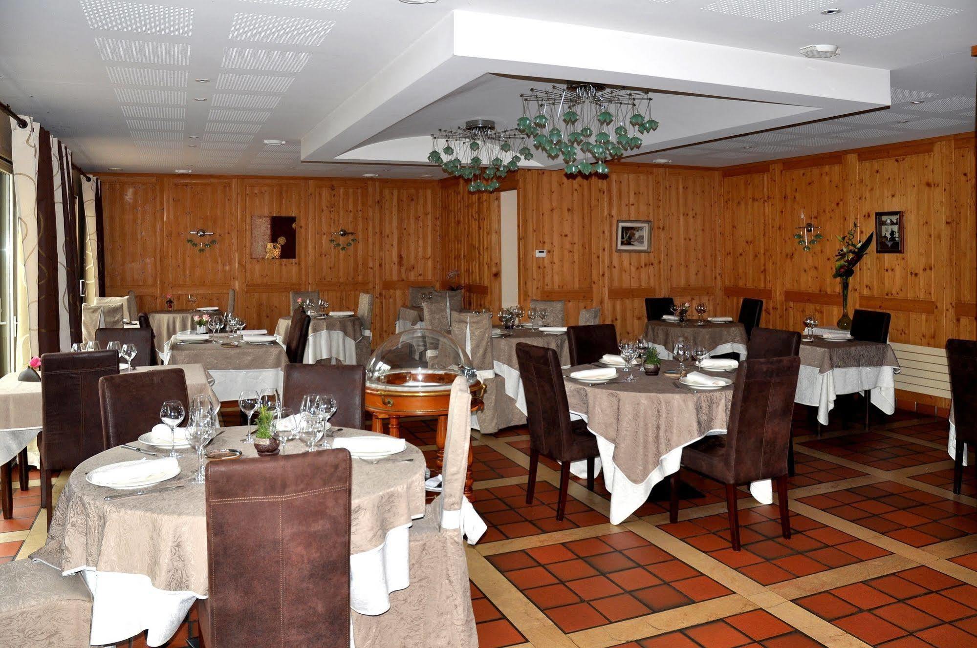 מלון Charlieu Relais De L'Abbaye מראה חיצוני תמונה