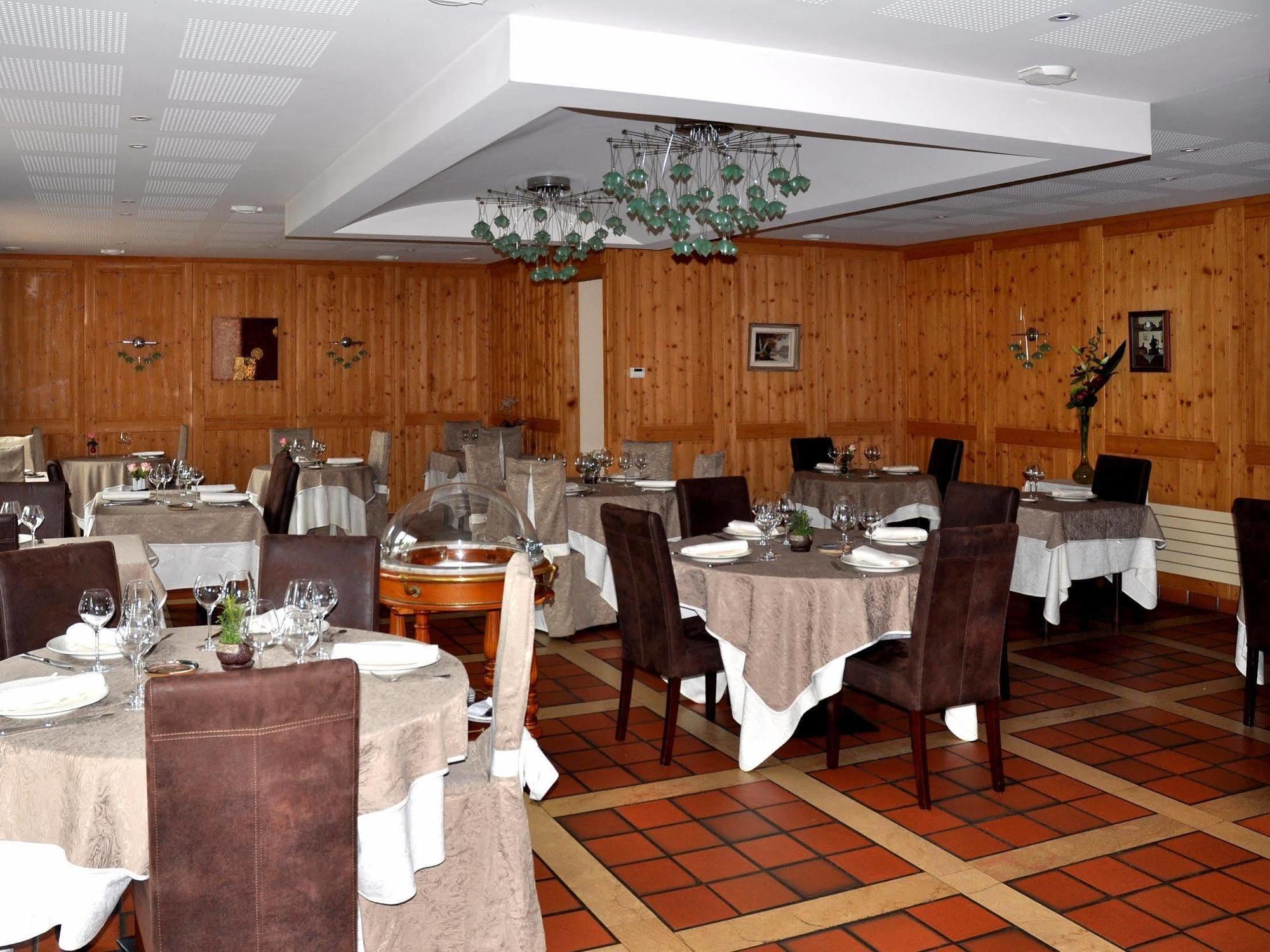 מלון Charlieu Relais De L'Abbaye מראה חיצוני תמונה