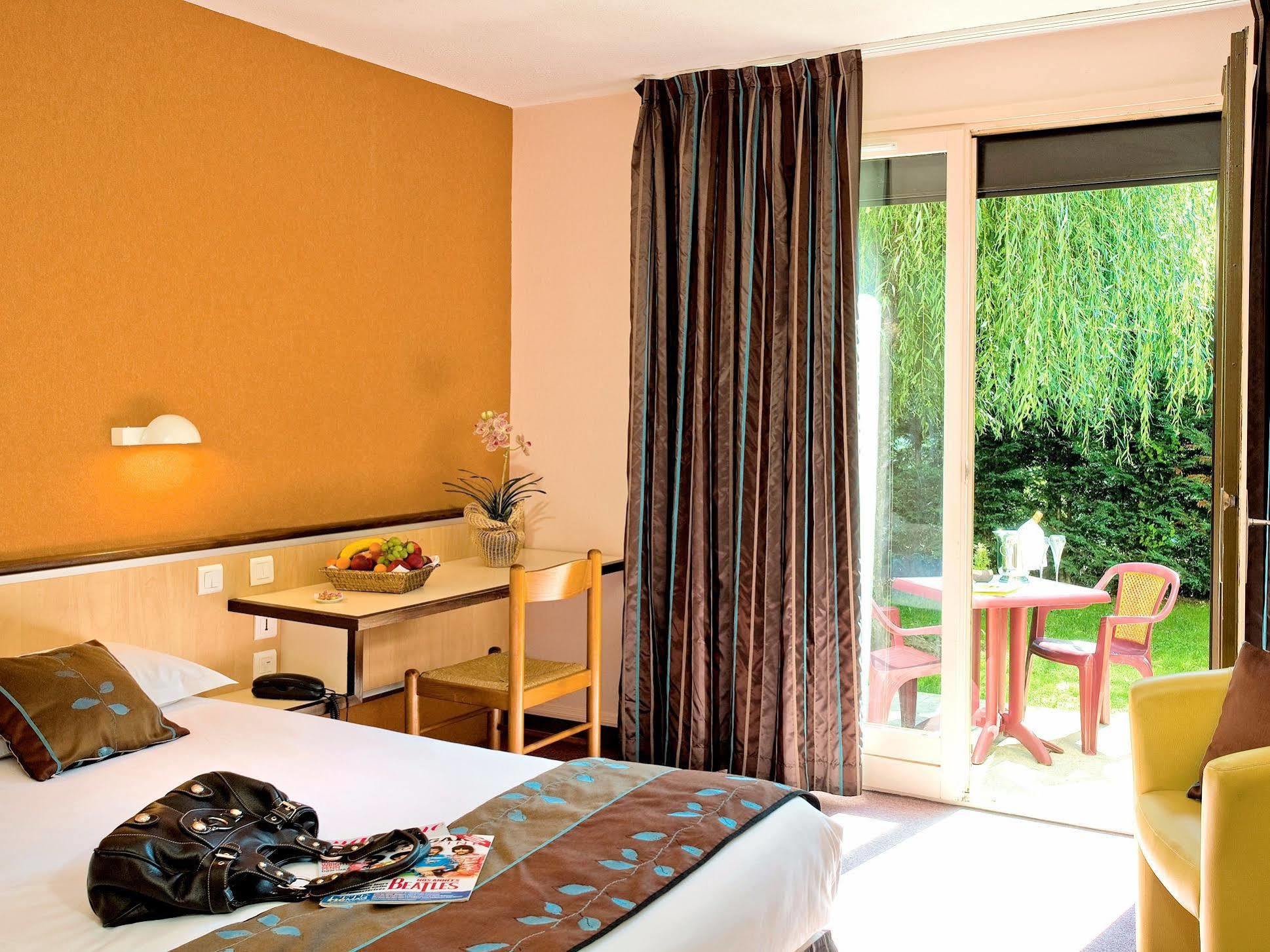 מלון Charlieu Relais De L'Abbaye מראה חיצוני תמונה